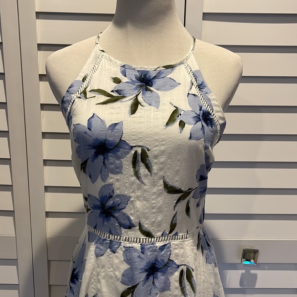 Lulus NWOT Floral Halter lined with Asymmetrical bottom Dress. 100% Cotton. - Picture 2 of 10